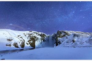 Wasserfall mit Sternenhimmel