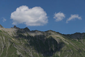 Berge mit Wolken