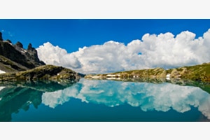 Spiegelblanker Bergsee in Pizol