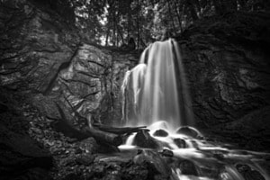 Mühlebach Wasserfall in Finstersee