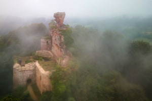 Burg im Nebel