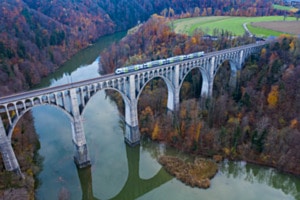 Grandfey Viadukt trifft BLS