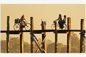 A bicyclettes.....