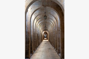 Galerie in der schlafenden Stadt des Friedhofes Alcoy