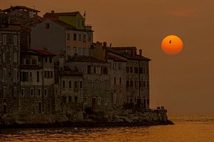 Sonnenuntergang über der Altstadt von Rovinj/CR
