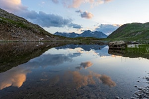 Wolkenspiel im Bergsee