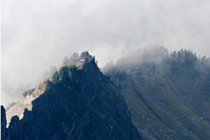 Hütte mit Nebel