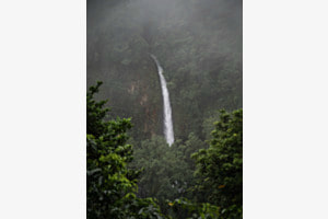 Wasserfall im Nebel