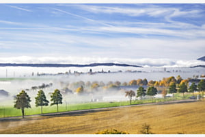 Le Val-de-Ruz dans le brouillard
