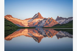 Sonnenuntergang am Bergsee