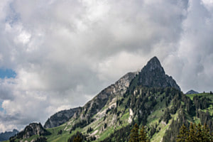Spitzflueh mit Wolkenhintergrund