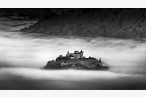 Gruyères über dem Morgennebel