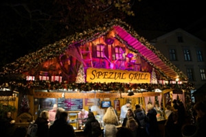 Am Spezial Grill anstehen