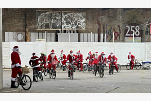 Fröhliche, urbane, gemeinschaftliche Weihnachtseinsstimmung 