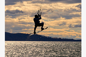 Kitesurfer am Bielersee