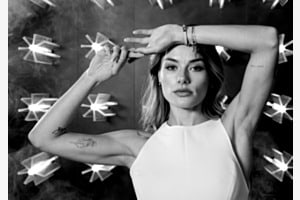 Pose