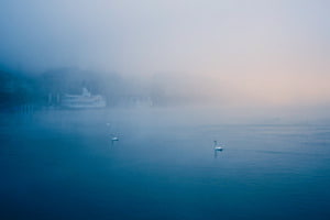 Sonne kämpft sich durch den Nebel