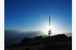 Abendstille auf dem Niederhorn. Brannte die Sonne den Sendeturm entzwei?