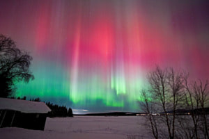 Tanzende Nordlichter über Skaulo