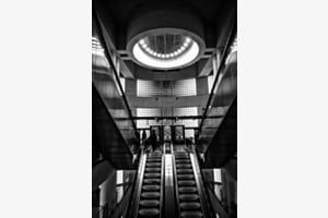 Rolltreppe in der Metro von Paris