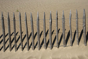 Schattenzaun im Sand Schattenzaun im Sand