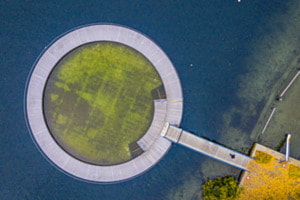 Brücke zum Nichtschwimmerbecken