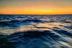 Die Welle bei Sonnenaufgang