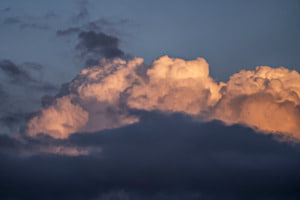 Wolken im Abendlicht