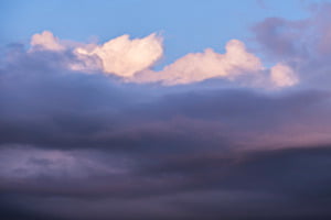 Blau-RosaWeiss Wolken
