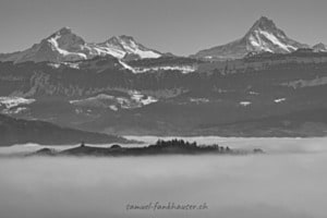 Belpberg-Insel im Nebelmeer