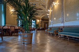 In der Wandelhalle
