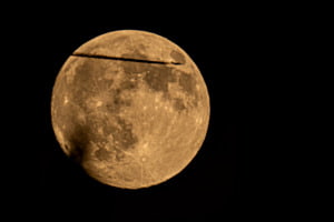 Flieger im Mond