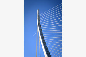 Der Blick nach oben: Pont de l'Assut d'Or, Valencia, Spanien