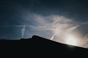 To meet the light