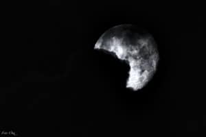 Mond mit Wolkenspiel