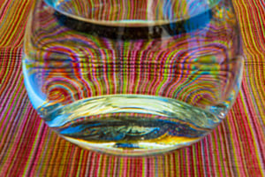 Wasserglas auf Teppich Wasserglas auf Teppich