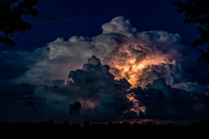 Gewitter in der Wolke