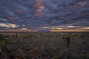 Unter schweren Wolken