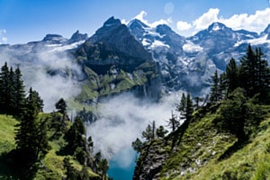 Die Stille liegt tiefer als der Blick Die Stille liegt tiefer als der Blick