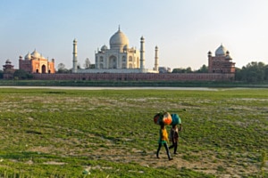 Hinter dem Taj Mahal Hinter dem Taj Mahal