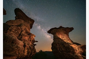 Milchstrasse über Felsen von las Corbeteras