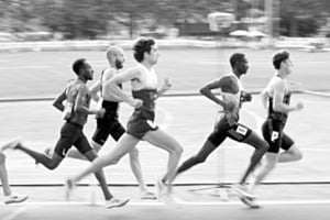 Positionsgerangel bei 1500m Lauf Positionsgerangel bei 1500m Lauf