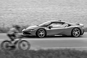 der Sportler und der Sportwagen der Sportler und der Sportwagen