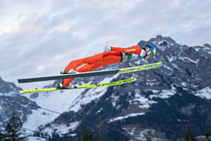 Im freien Flug vor Engelberger Kulisse Im freien Flug vor Engelberger Kulisse