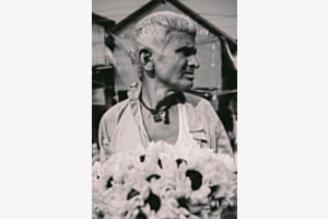 Der Mann und die Blumen
