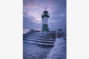 Leuchtturm mit Eis überzogen
