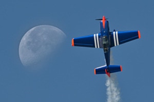 Fly To The Moon Extra330LT