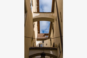 Ein Blick nach oben in Bozen