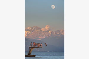 Fly me to the moon 