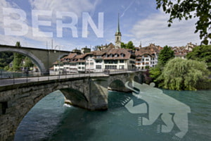 Nah am Bärenpark mit Sicht auf Altstadt (mit Text BERN und Silhouette Bären Bern - Doppelbelichtung)